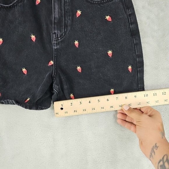 FOREVER 21 Mom Shorts Womens Size S Black Embroidered Strawberries High Rise - Picture 7 of 10